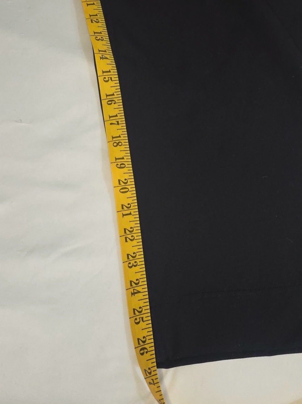 Lululemon Pants Tapered Leg Mid-Rise Pant 7/8th Lenght - Picture 6 of 8